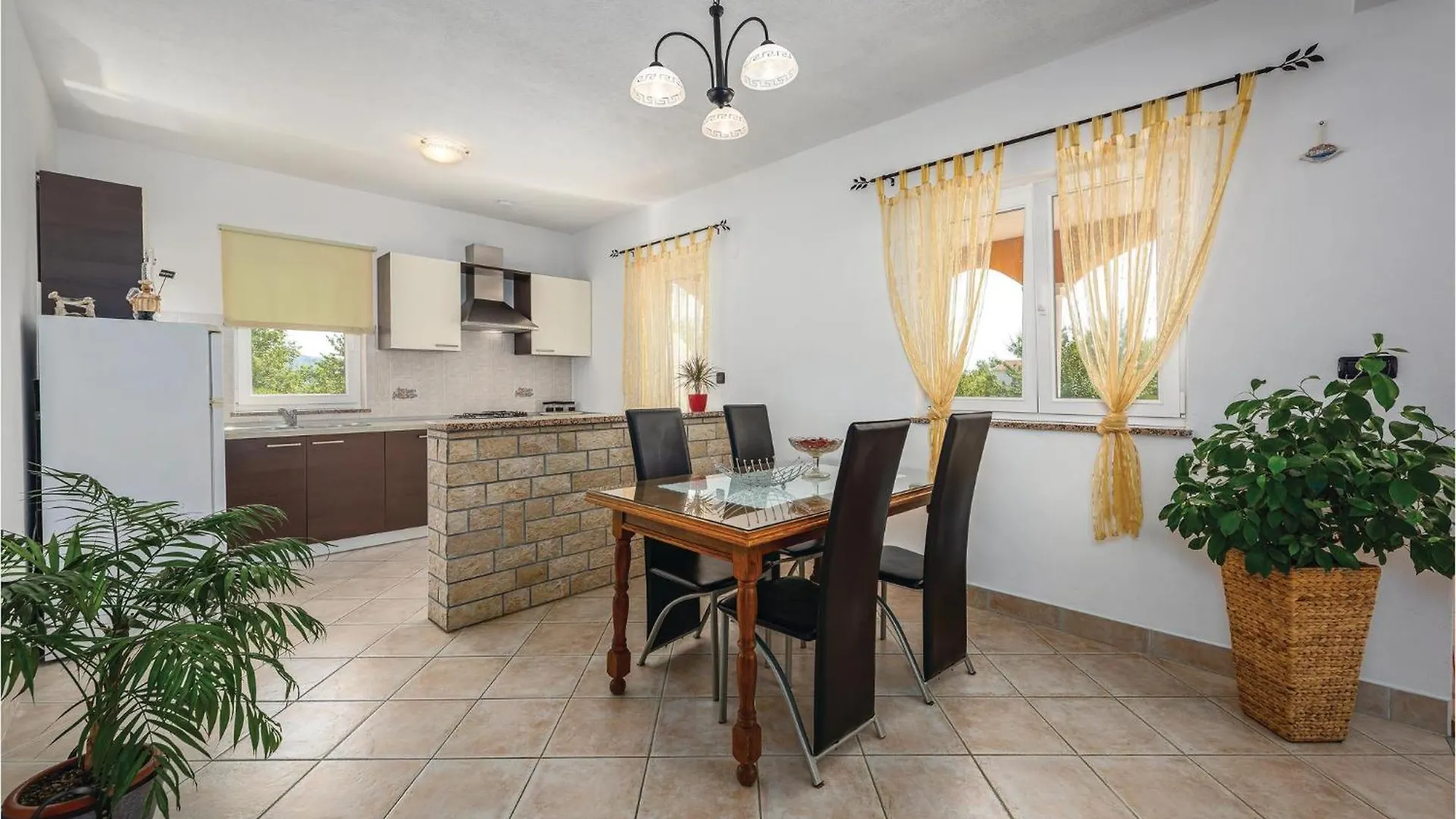Lovely Home In Nedescina With Kitchen 度假居